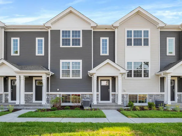 1433 Oakfield Ln, Pingree Grove, IL 60140