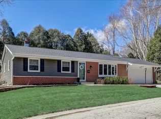 W56N817 Meadow Ln, Cedarburg, WI 53012