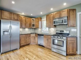 48 Woodward Pkwy, Farmingdale, NY 11735