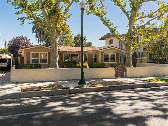 4th image of 160 Oleander Ave
