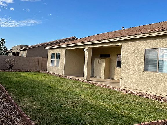 4th image of 3679 E Loma Vista St