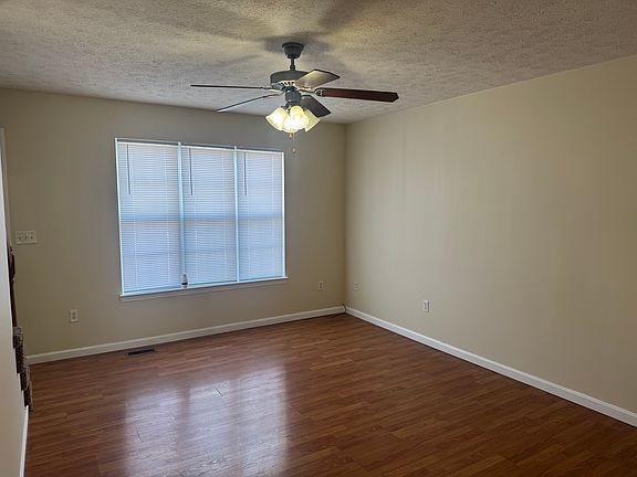 4th image of 143 Creekvale Dr Unit A