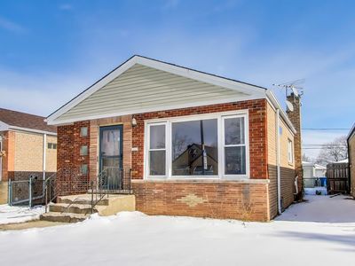 5611 N Nagle Ave, Chicago, IL, 60646