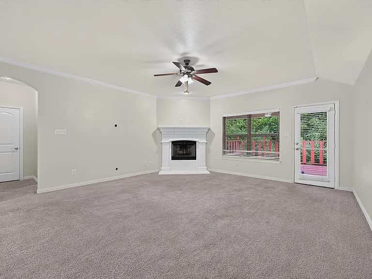1966 De Berry Ln — Photo 2