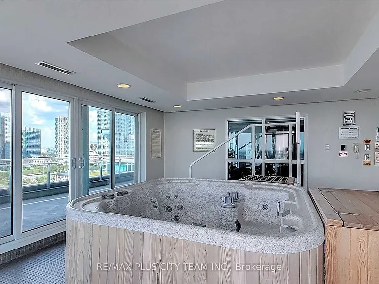 410 Queens Quay W #709 — Photo 17