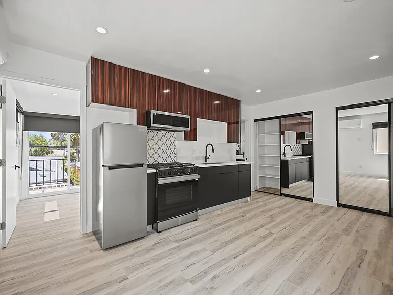 111 N Normandie Ave — Photo 12