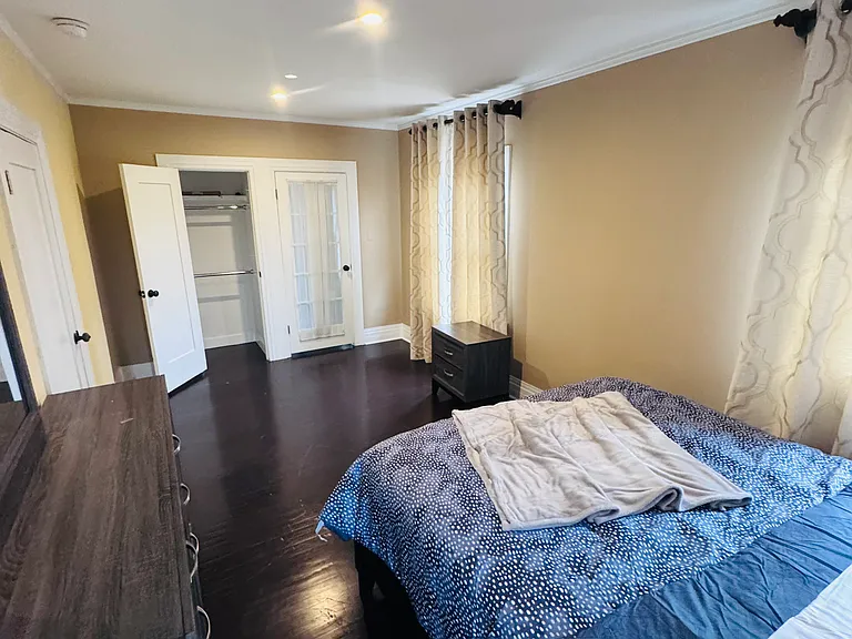 2754 Kenwood Ave #5 — Photo 15
