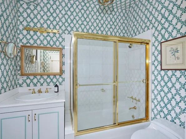 993 Park Avenue image 8 of 12