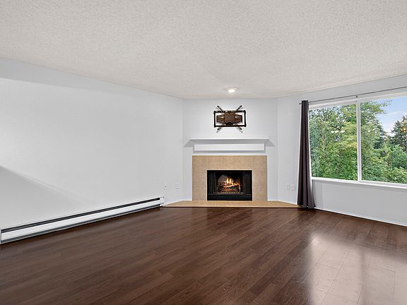 3rd image of 2601 NE 4th St APT 623