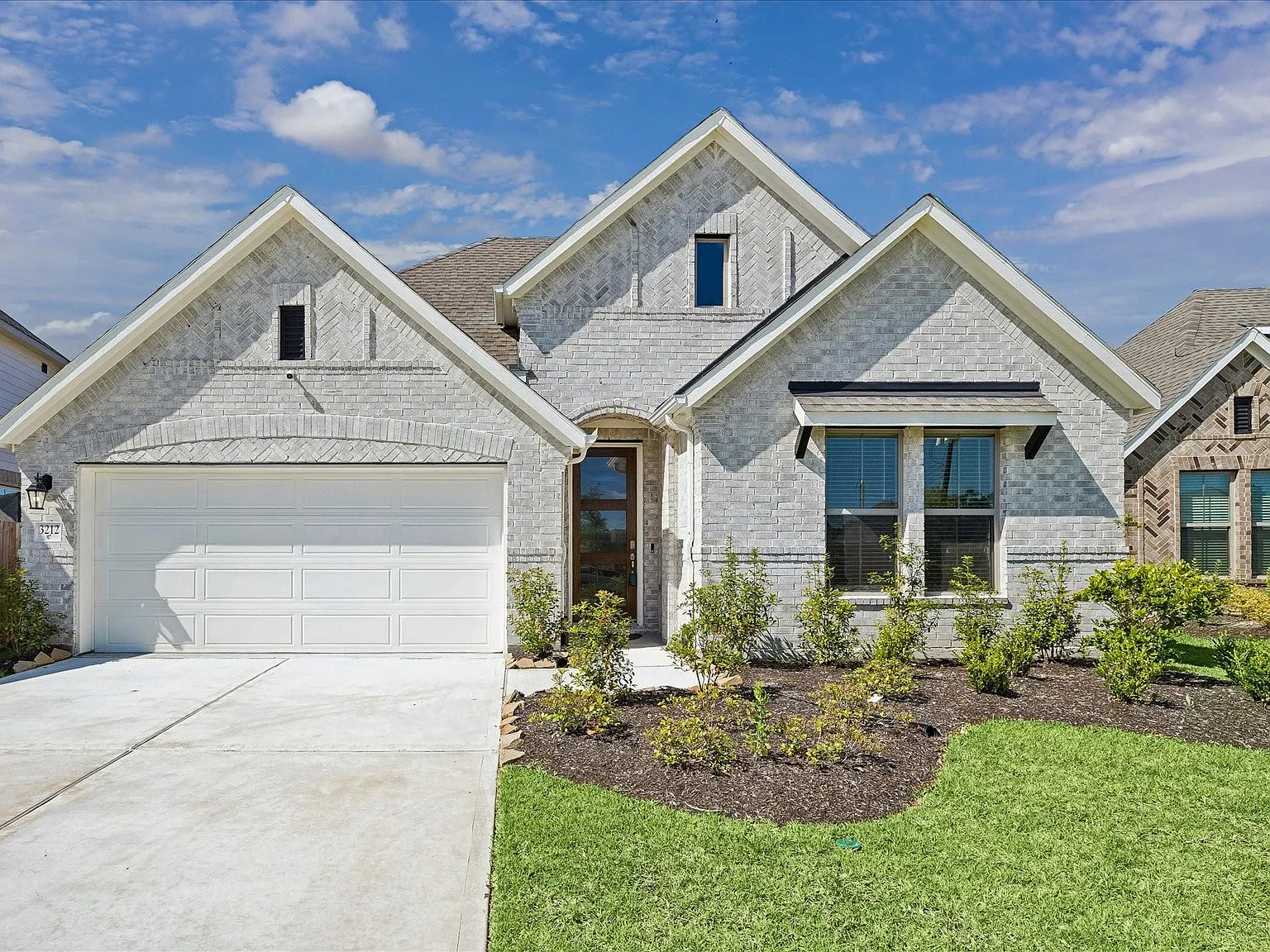 4 bed, 3.0 bath, 2750 sqft, $3,700 — Photo 1