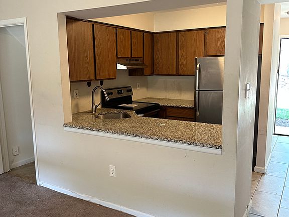 3rd image of 964 Park Blvd #10