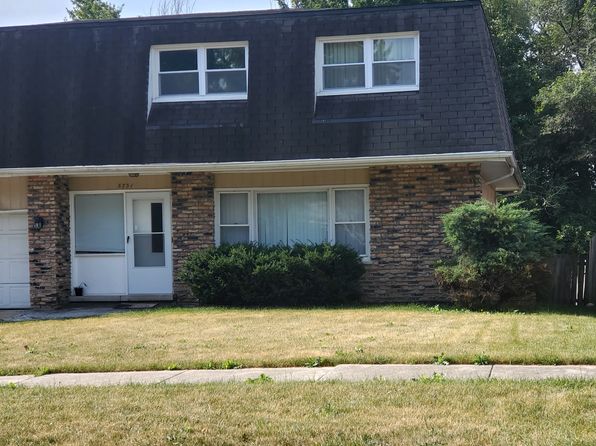 8751 W 73rd Pl APT 2