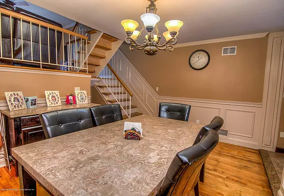 Sold by REMAX Elite | media 13