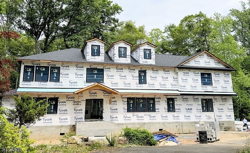 1st image of 20 Cambridge Dr