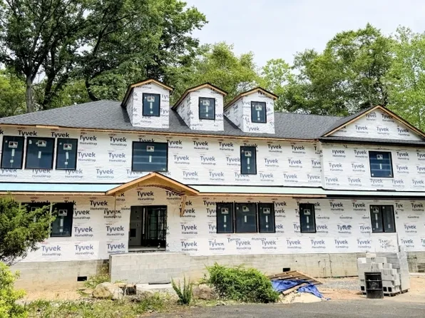 20 Cambridge Dr, Allendale Boro, NJ 07401