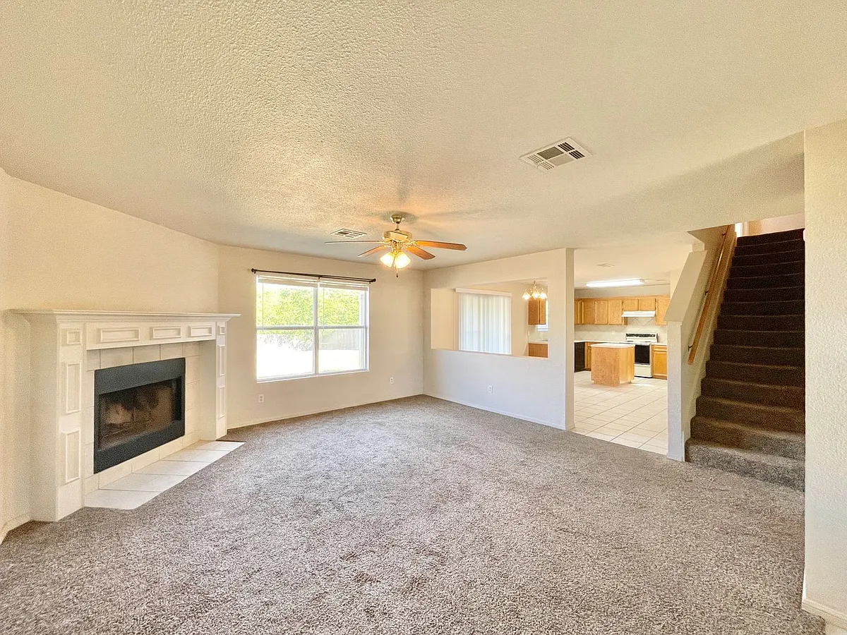 Building Photo - 4008 Sunflower Dr