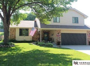 1203 Colonial Cir, Papillion, NE 68046