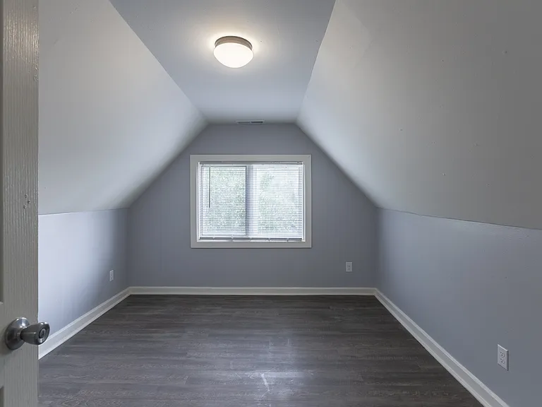 1147 Park Ave — Photo 33