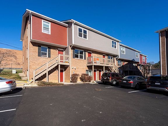 2nd image of 1201-1203 N Main St #2B-1Ba
