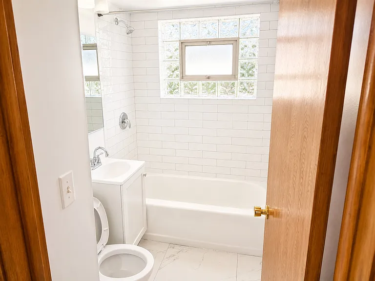 5834 W Montrose Ave #2N — Photo 7