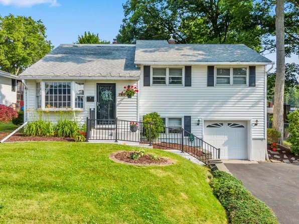 3003 Smith Dr, Endicott, NY 13760