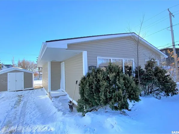 107 5th AVENUE E, Kindersley, SK S0L 1S0