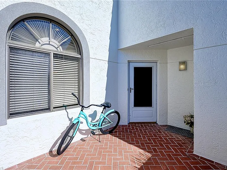 613 Beachwalk Cir #J — Photo 5