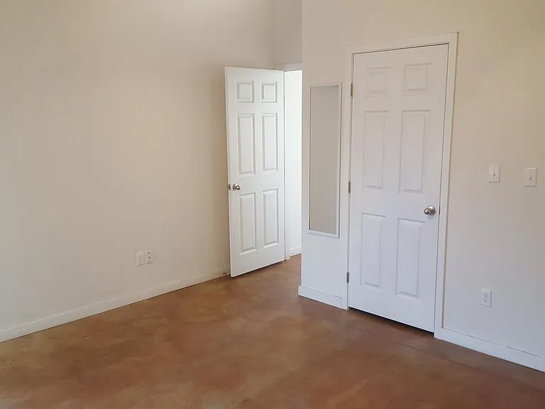 1112 Jones St — Photo 11