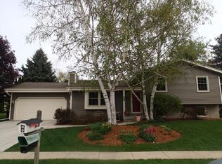 1293 Heather Cir, Oconomowoc, WI 53066