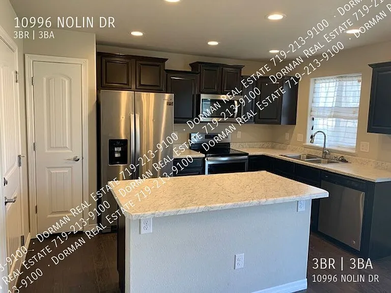 10996 Nolin Dr — Photo 2