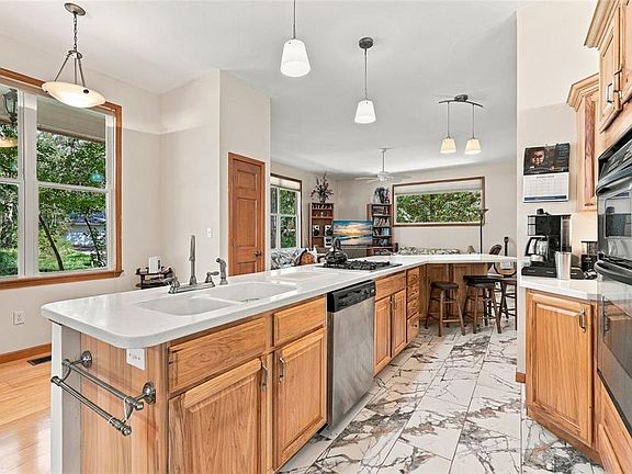 4th image of 406 NW 28TH TERRACE