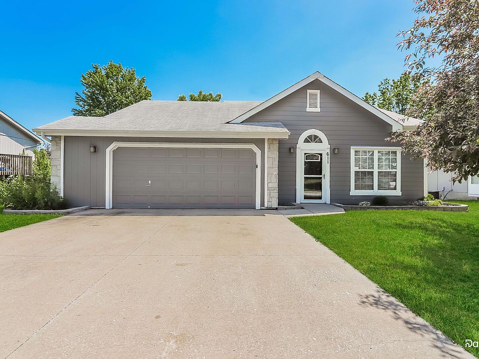 1st image of 611 Willow Brook Dr