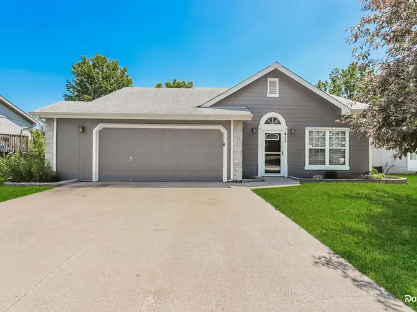 611 Willow Brook Dr, Raymore, MO 64083
