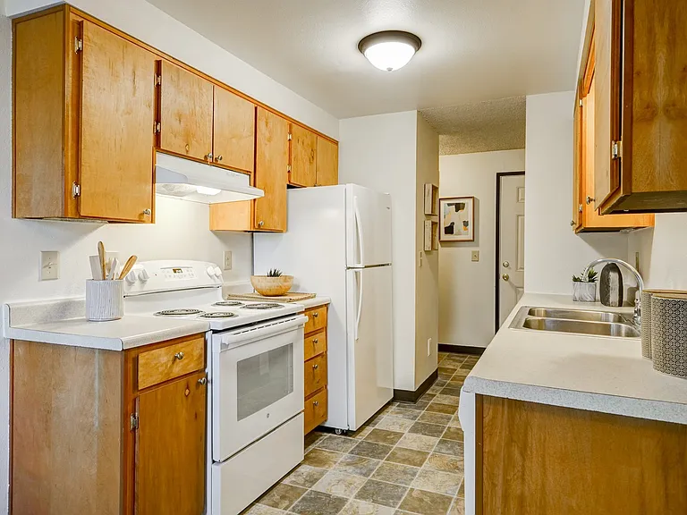 Cedar Crest Apartments — Photo 11