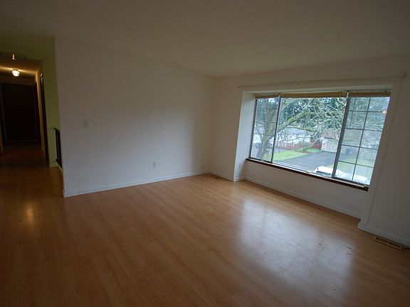 3rd image of 18621 9th Avenue Ct E