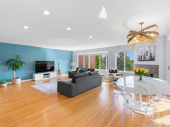 2nd image of 1720 N La Salle St #25