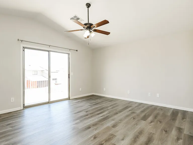 8216 W Globe Ave — Photo 9