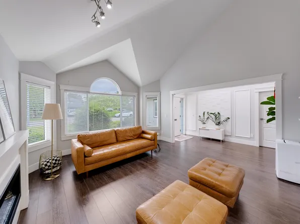 6288 Crescent Pl, Delta, BC V4K 4V2