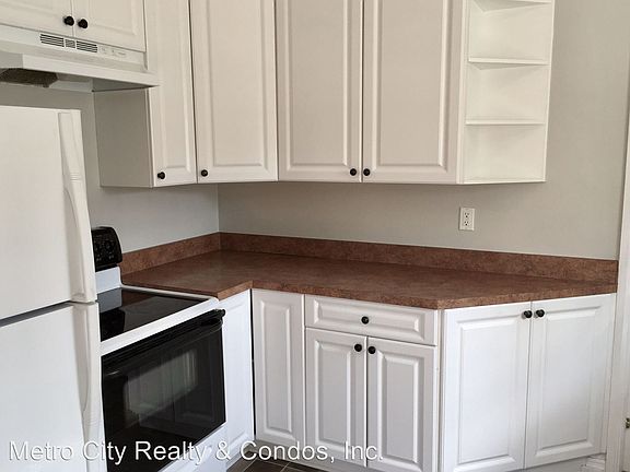5th image of 1525 E Harwood St