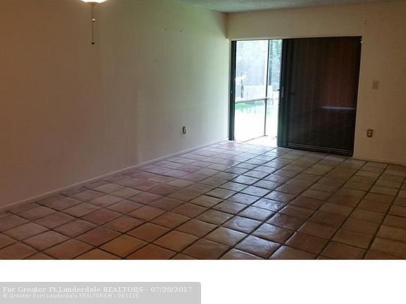 3rd image of 8851 N New River Canal Rd APT 4E