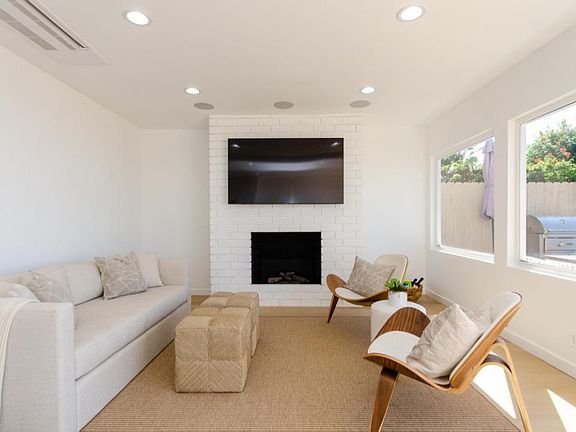 Relax in the soothing, monochromatic colors in modern comfort with Sonos