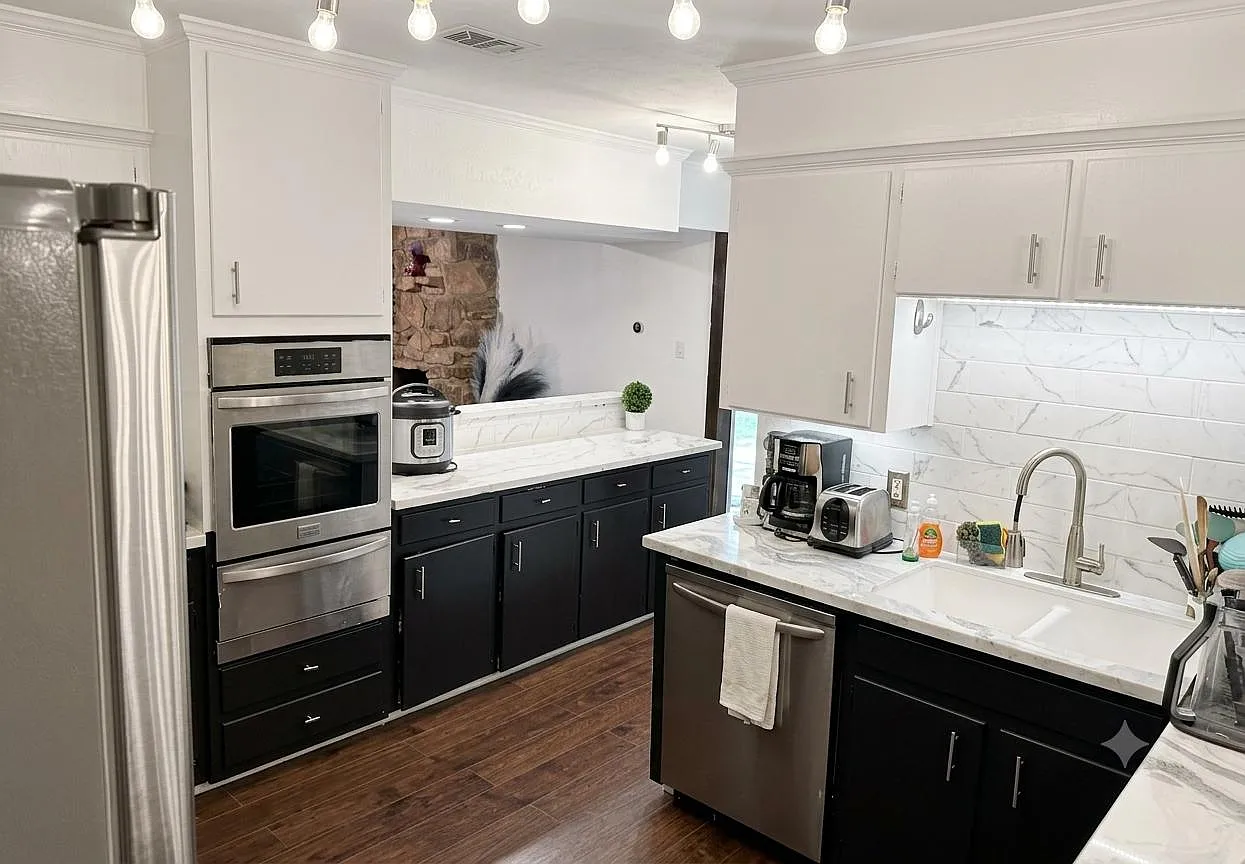 2 bed, 1.0 bath, 2406 sqft, $910 — Photo 3