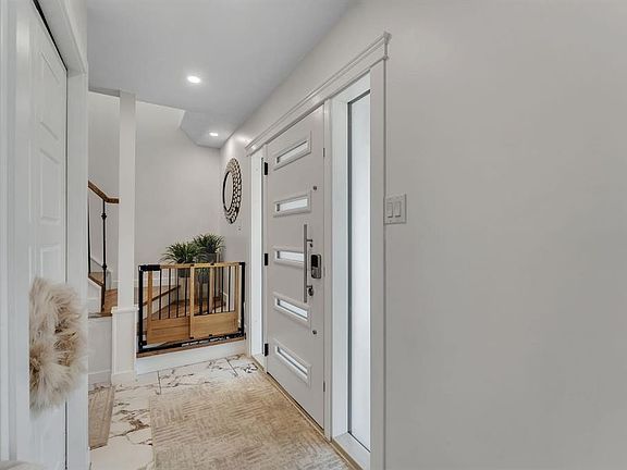 2nd image of 316 S Templeton Cir NE