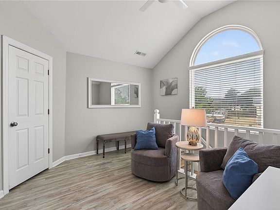 4th image of 2912 Sand Bend Rd