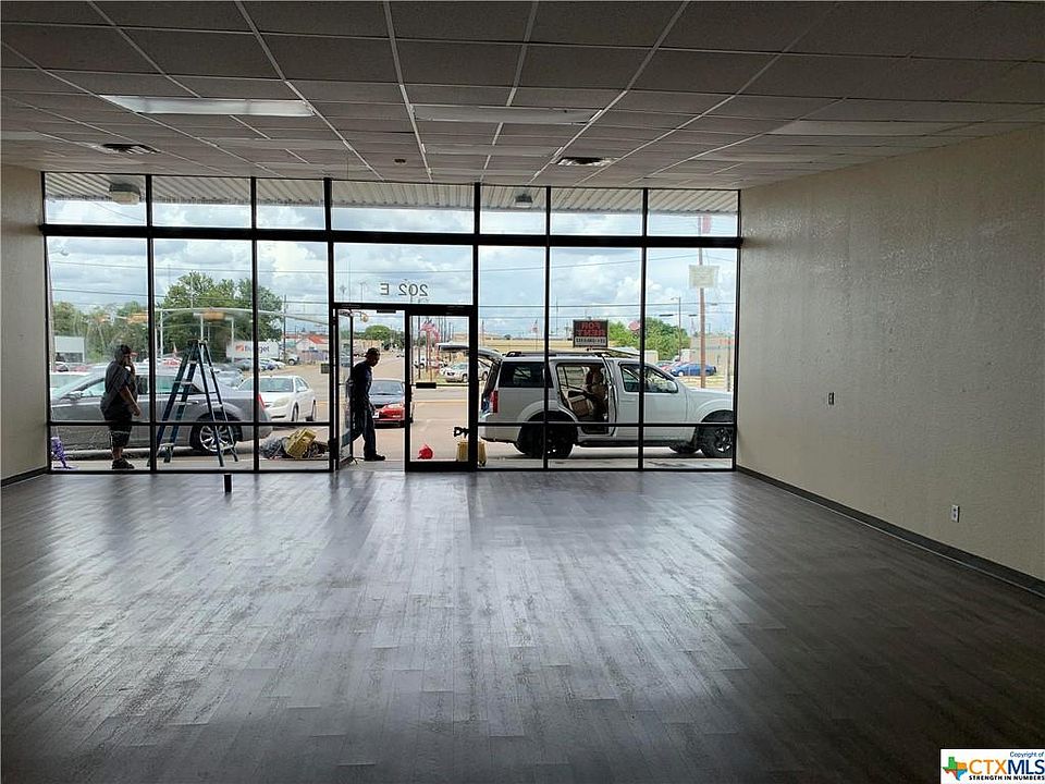 1st image of 202 E Veterans Memorial Blvd