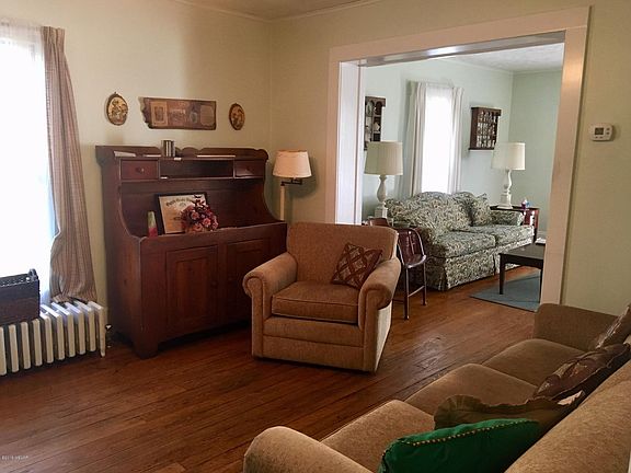 306 Oak dining into living