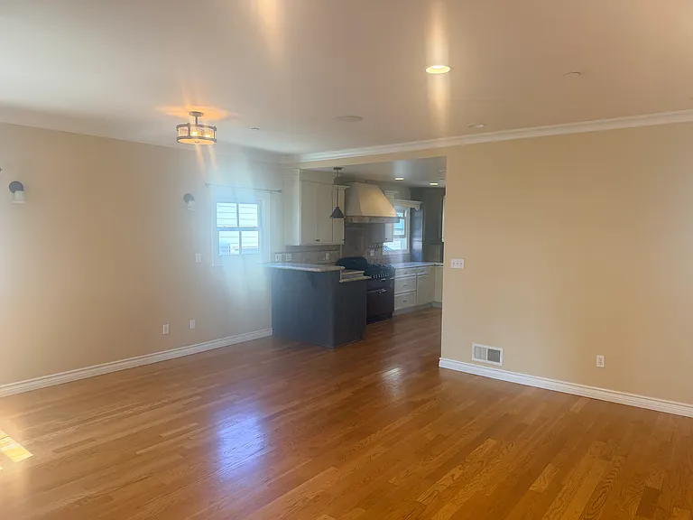 1205 Geneva St — Photo 9