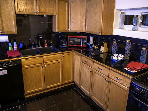 2nd image of 518 Sycamore St SE #1/2