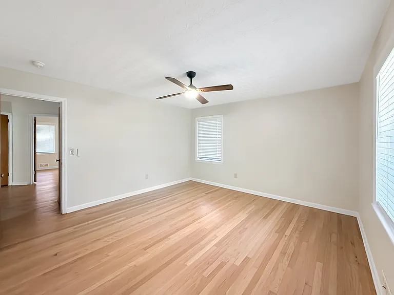 1595 Tulip Ln — Photo 9