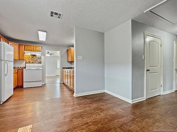 4th image of 2604 Blackwell St